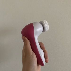 face cleansing brush🤍